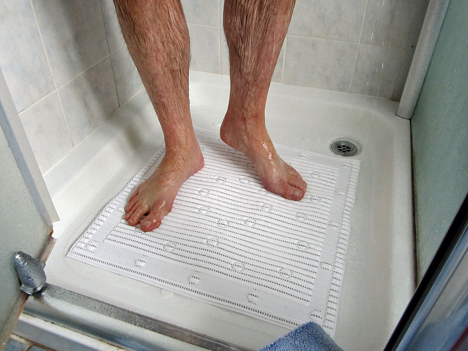 Antimicrobial SlipResistant Shower Mat Isagi