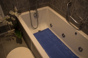 StayPut By Isagi Antimicrobial BS8445:2012 Anti Slip Bath Mat Blue